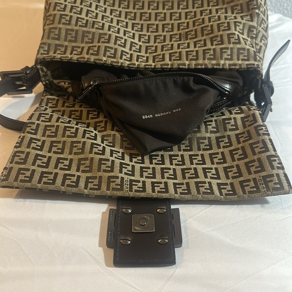 Authentic Fendi Baguette Shoulder cloth Handbag Zucca print, very classy - Picture 14 of 15